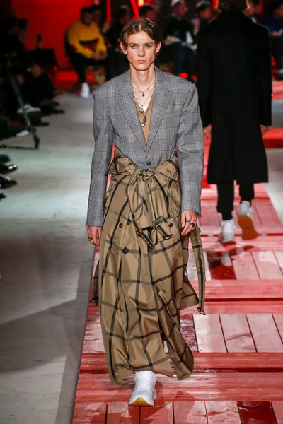 Look 13